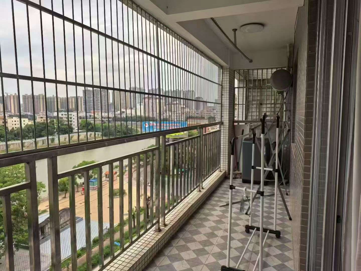 金汇名园 2房2厅精装出售35.8万（约97方）